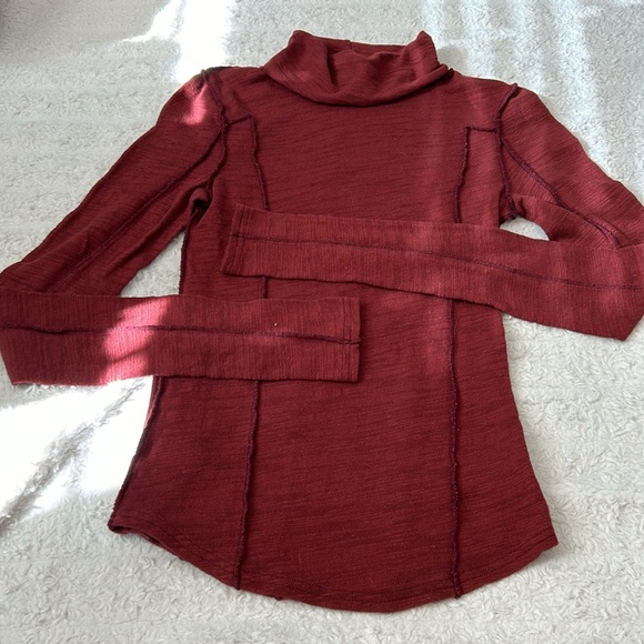 NWOT we the free turtle neck exposed seam long sleeves shirt - Picture 3 of 8